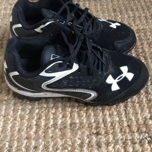 Boys Under Armour Baseball cleats size 1 youth